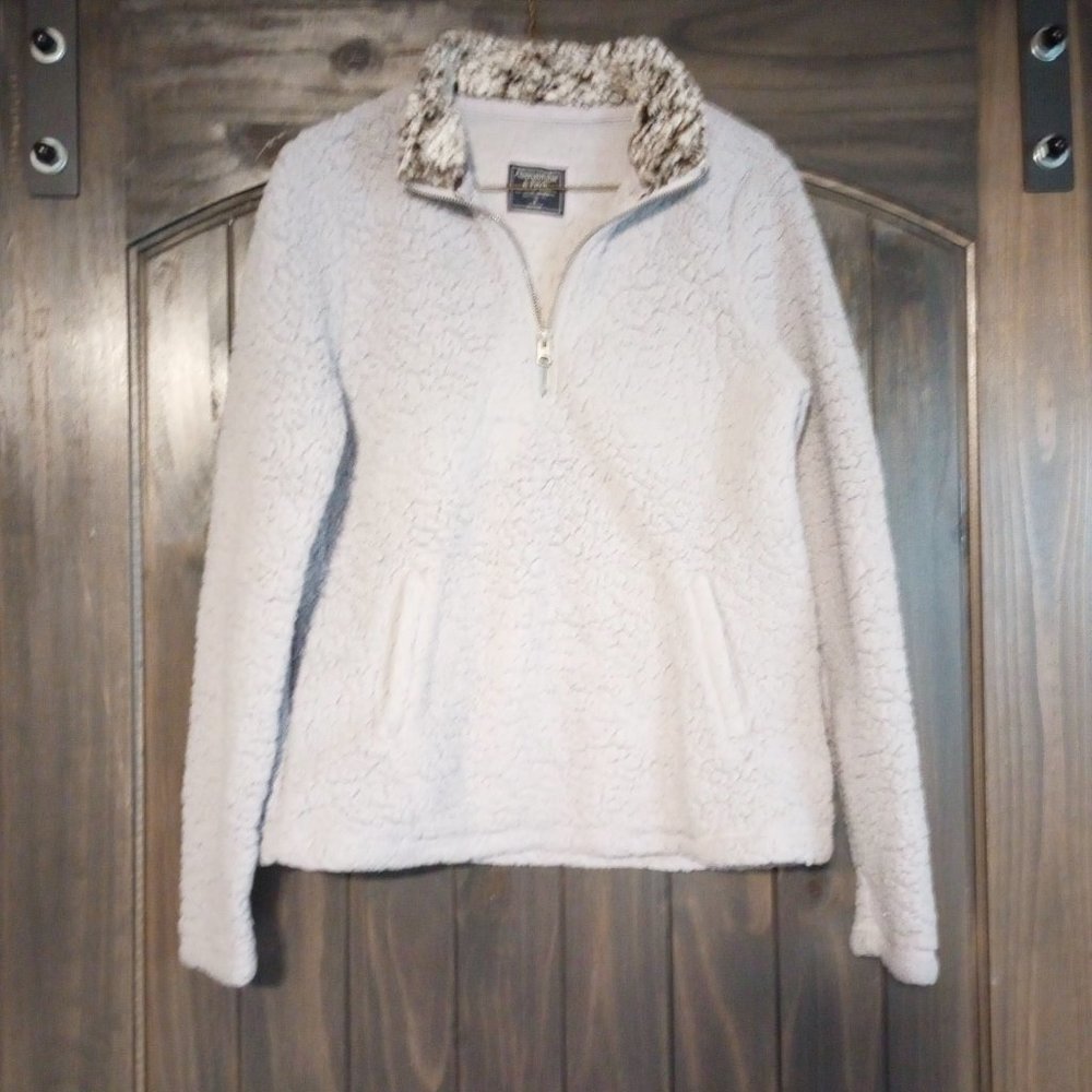 Abercrombie and Fitch fleece/sherpa 1/4 zip gray pullover- pockets. Size small
